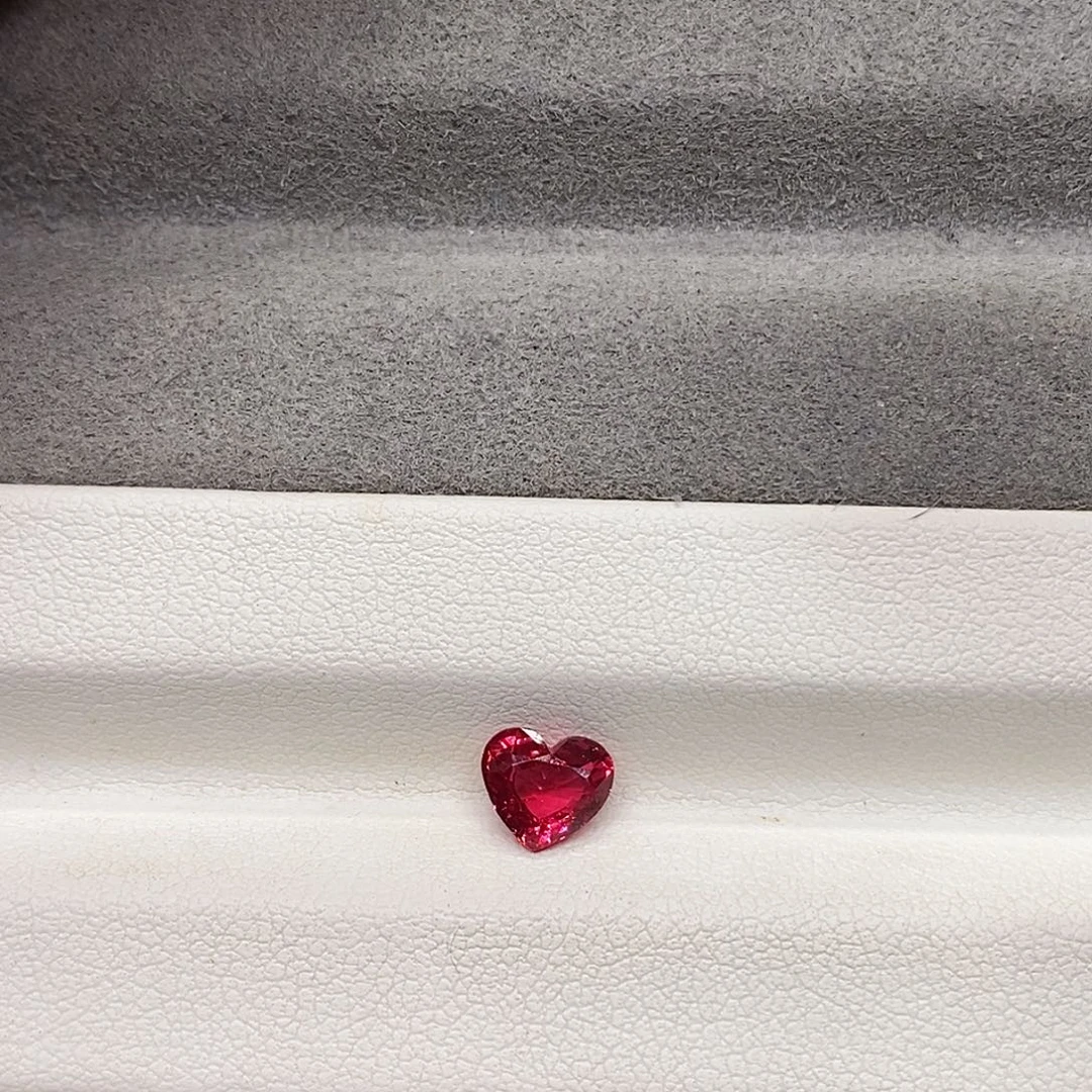 尖晶石裸石1.01克拉天然绝地武士