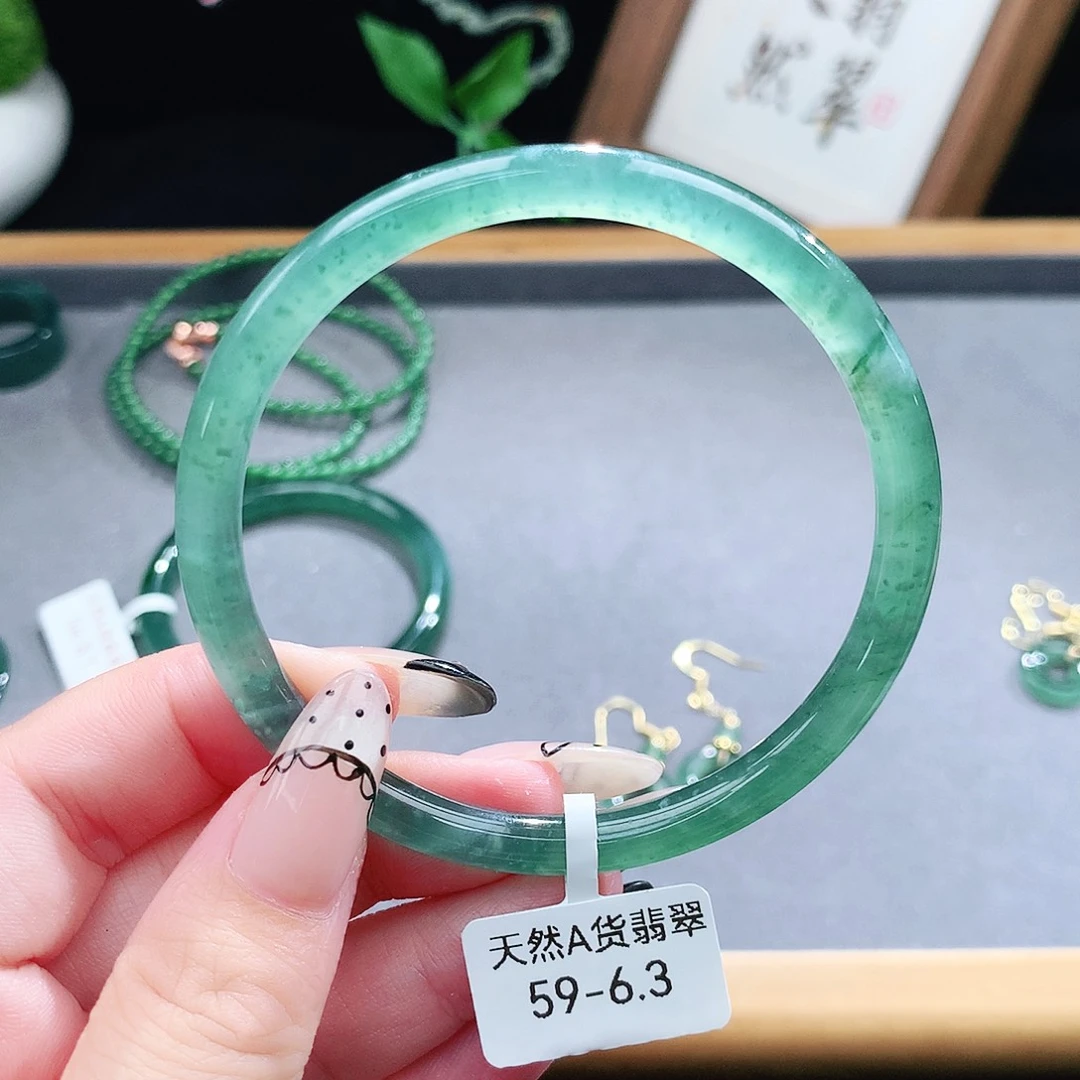 翡翠手镯（圆镯）未镶嵌