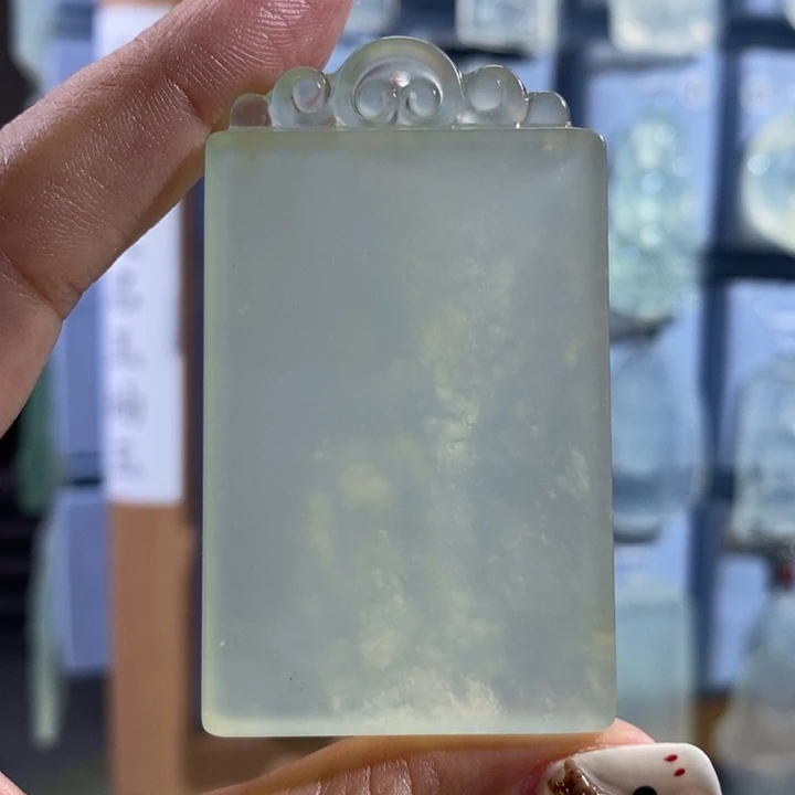 岫玉未镶嵌颈饰吊坠