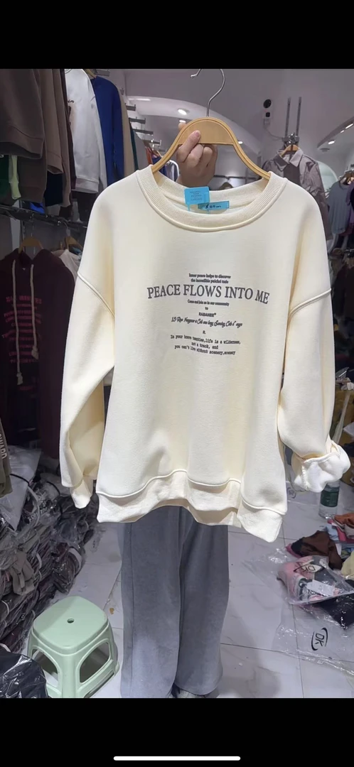 布阁服饰高品质加绒奶白色卫衣