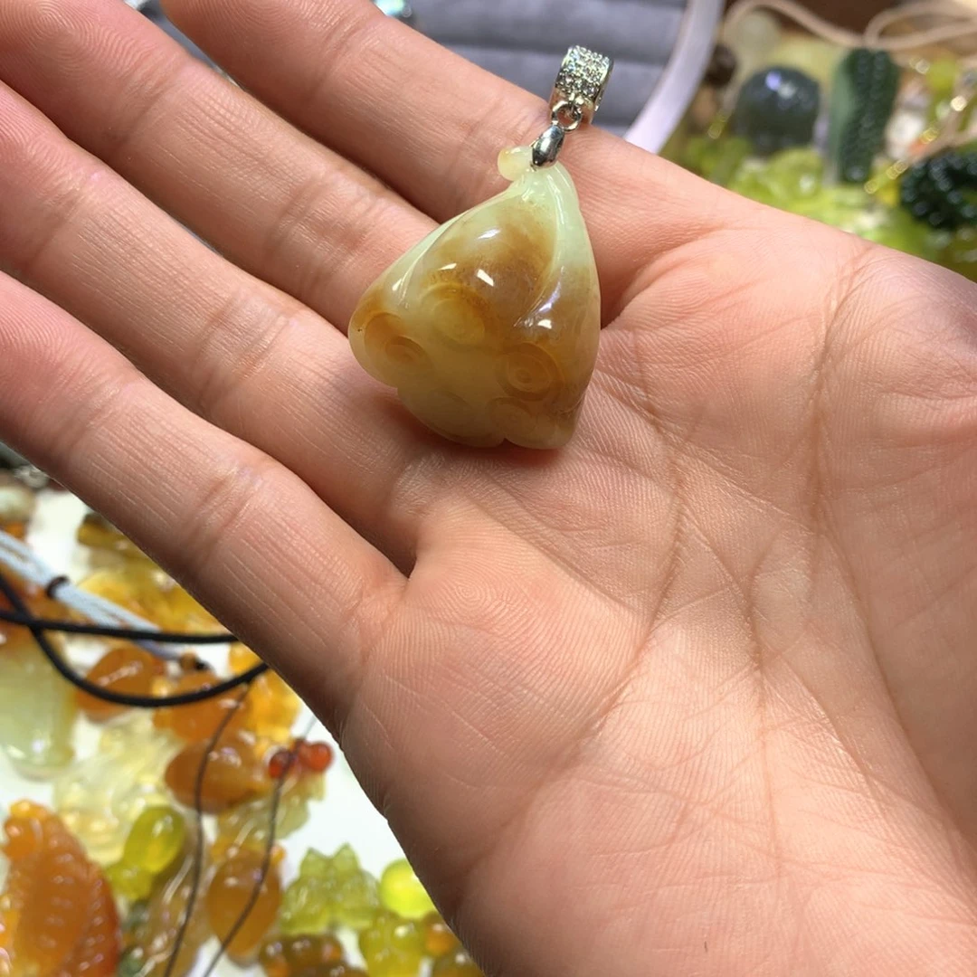 岫岩老玉（透闪石质玉）颈饰合金闻****方莲蓬