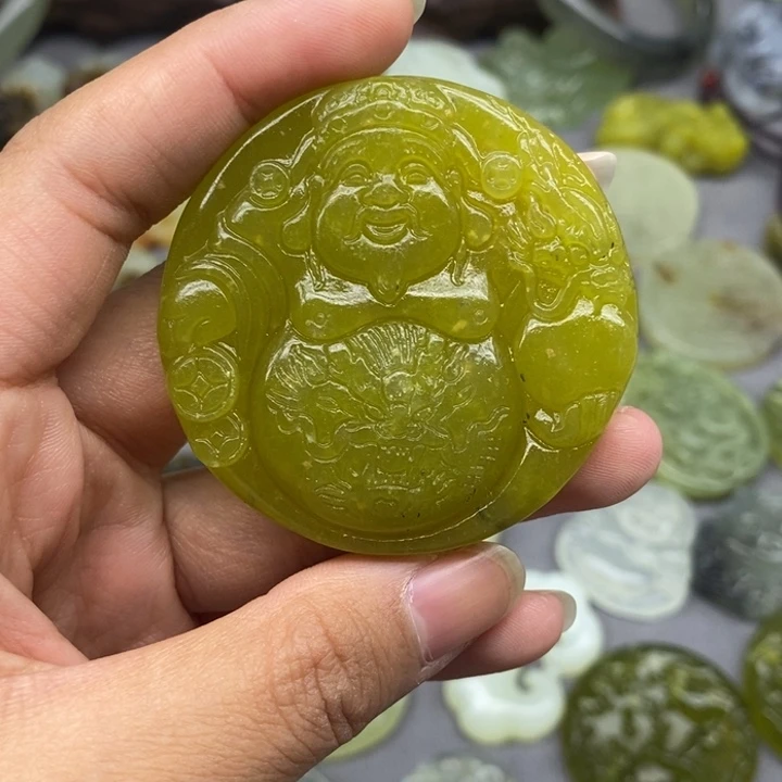 蛇纹石玉未镶嵌颈饰