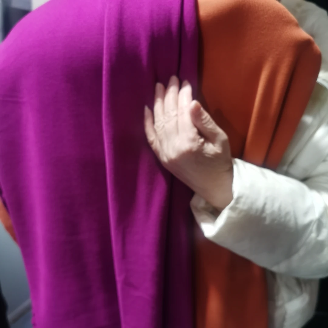 醋酸天丝羊绒布料火龙果色1.2米