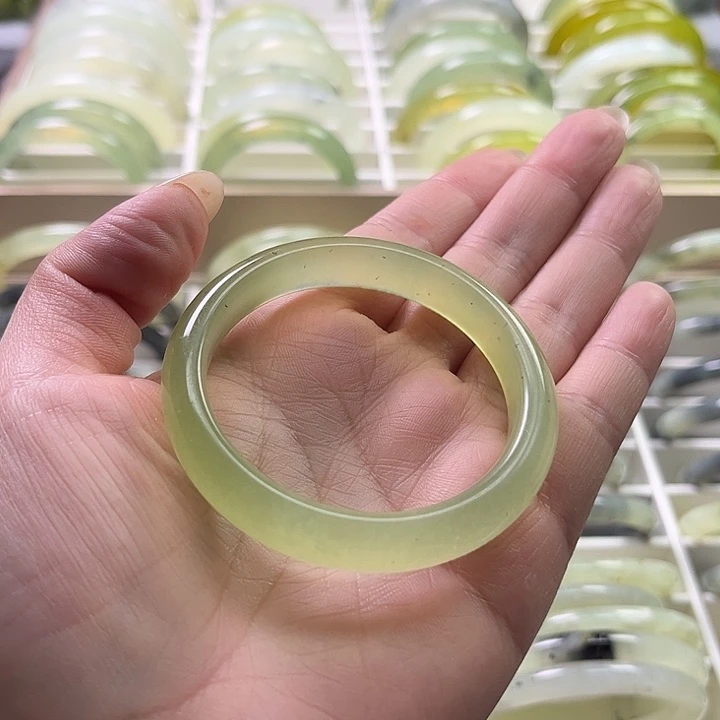 顺****蛇纹石玉未镶嵌手镯