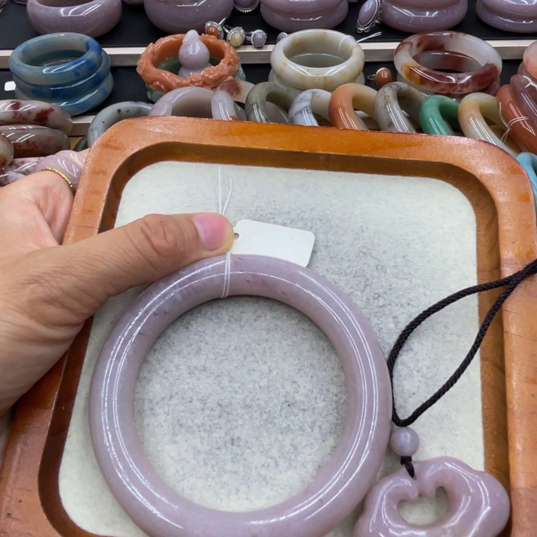 石英岩玉圈口齐全未镶嵌包**河