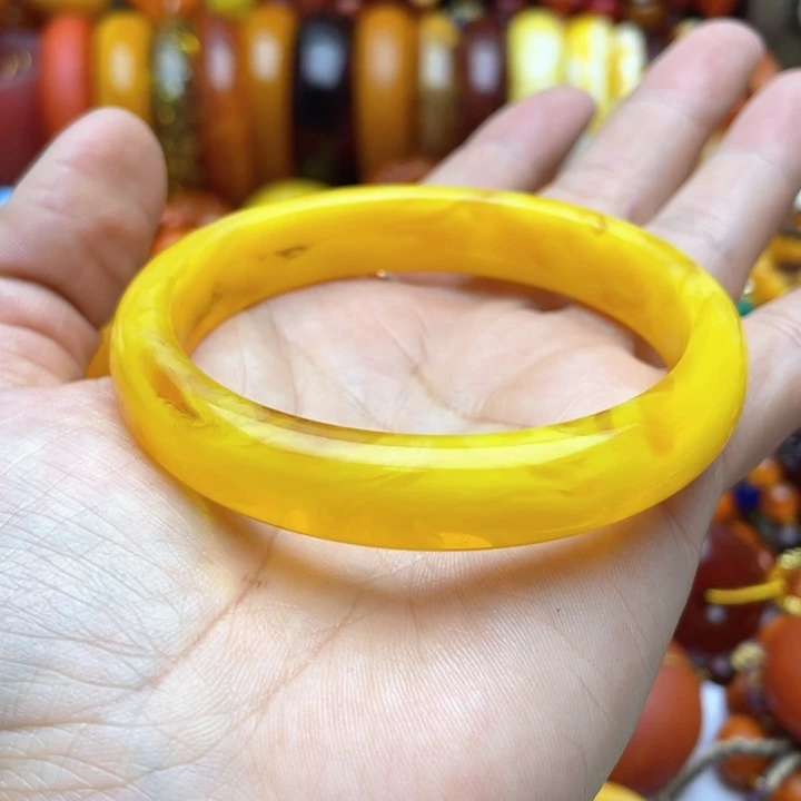 树脂制品68号黄色手镯64圈口