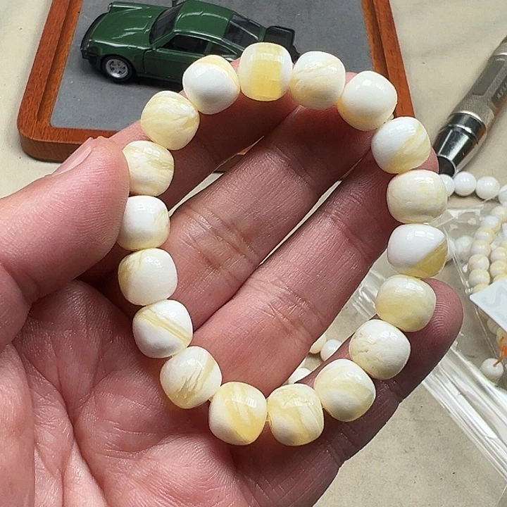 白玉菩提吊坠黄色2748