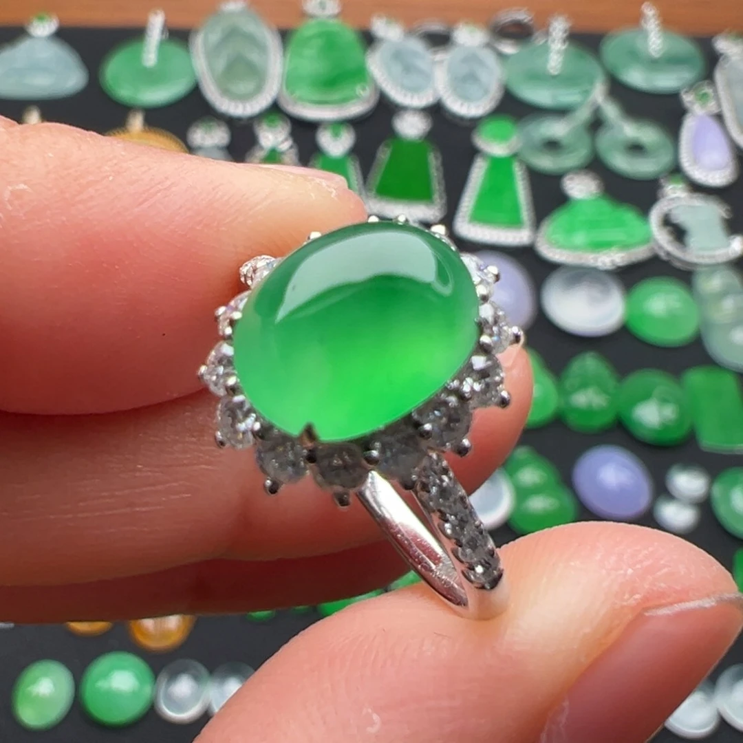 翡翠18K金镶嵌颈饰蛋