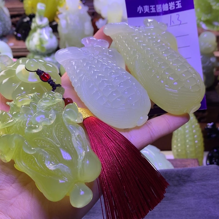 阳***岸岫玉未镶嵌手把件