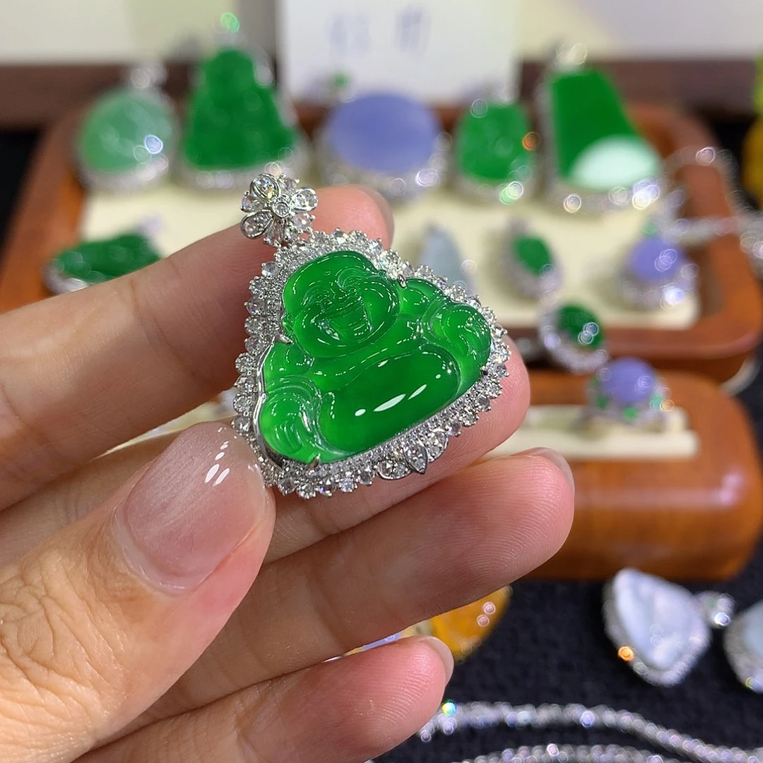 翡翠18K金镶嵌颈饰佛公