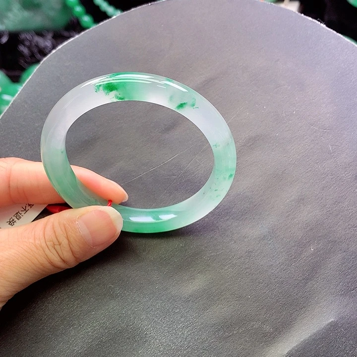 未镶嵌手镯石英质玉