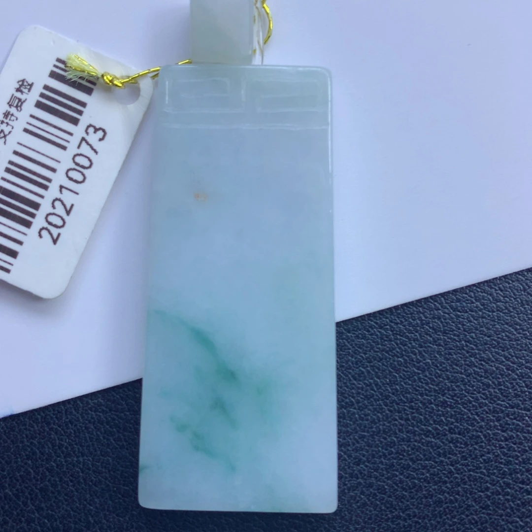 翡翠颈饰未镶嵌无事牌