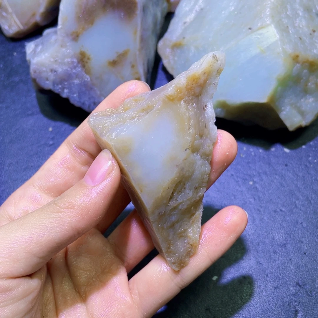 朱***斌和田玉未镶嵌珠宝半成品