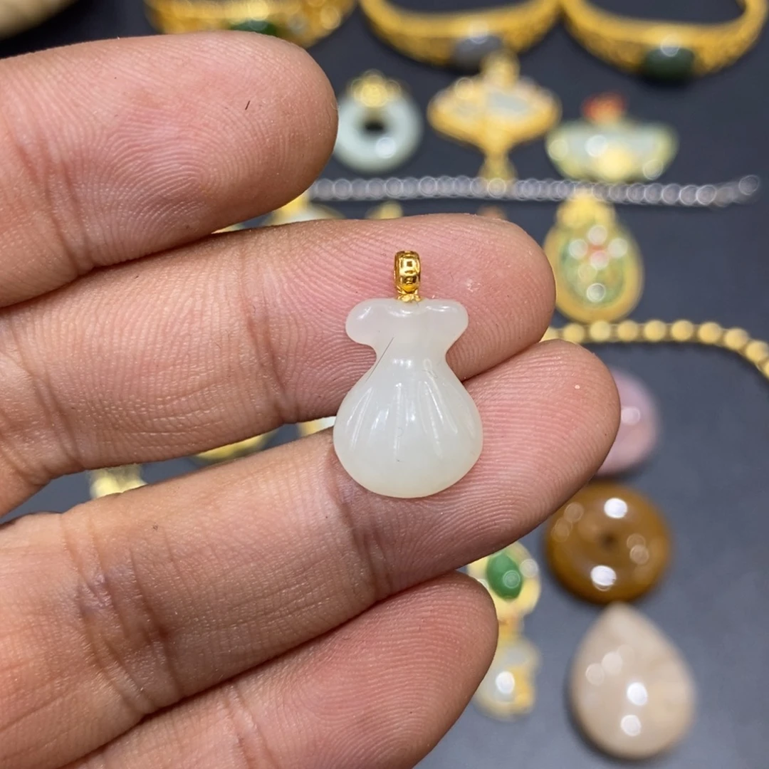 和田玉颈饰18K金镶嵌