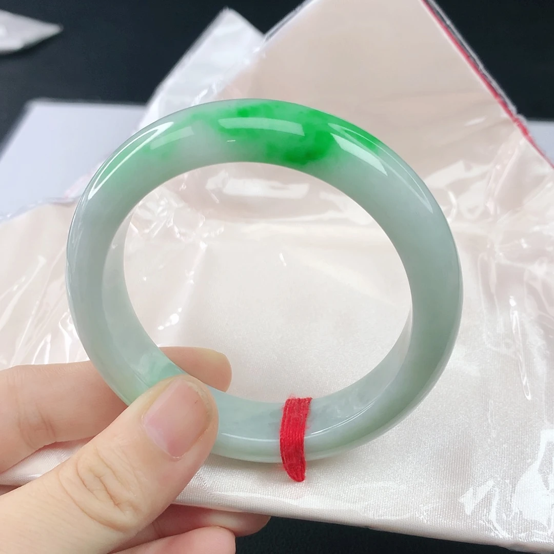 翡翠手镯未镶嵌翡翠700