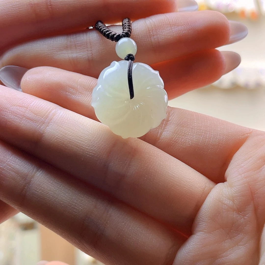 和田玉未镶嵌吊坠(赠链)?****柜