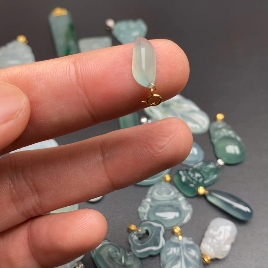 颈饰18K金镶嵌翡翠