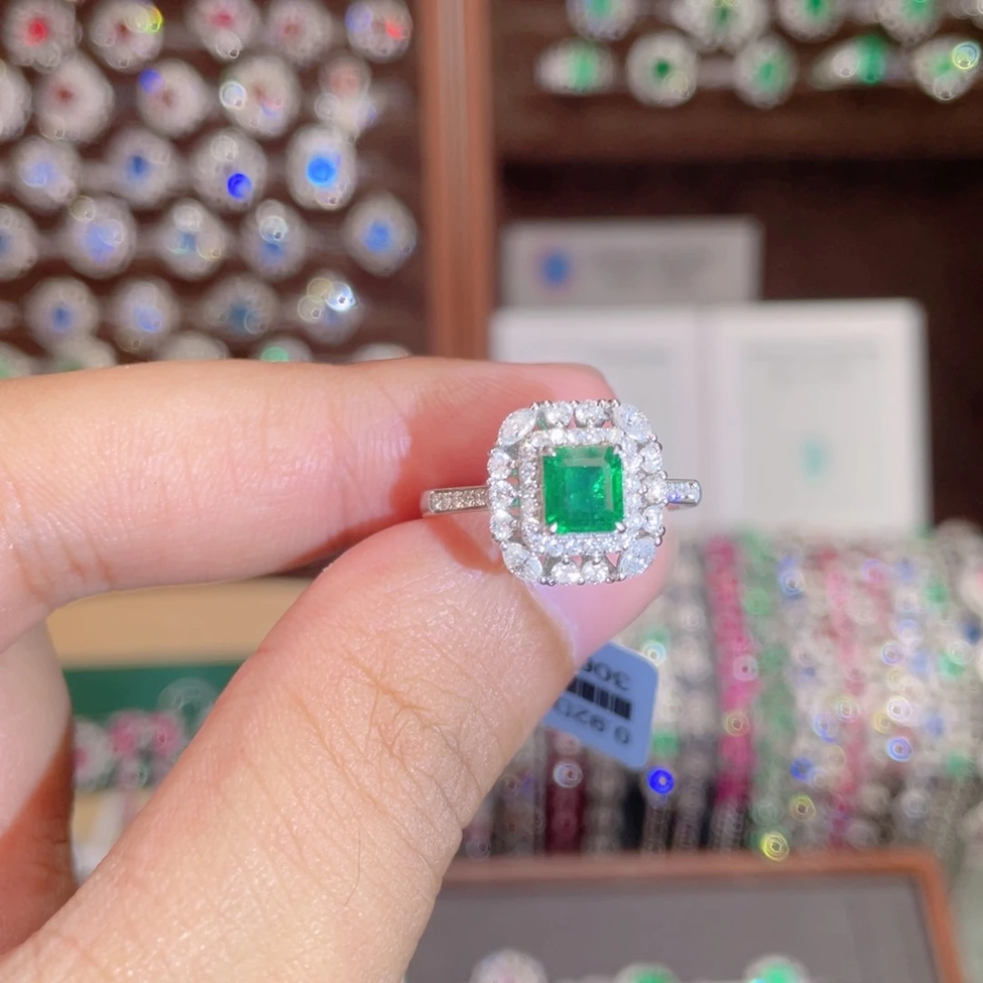 祖母绿戒指18K金镶嵌0.92ct
