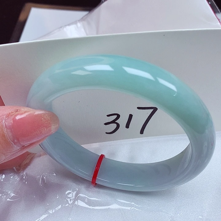 翡翠手镯未镶嵌翡翠