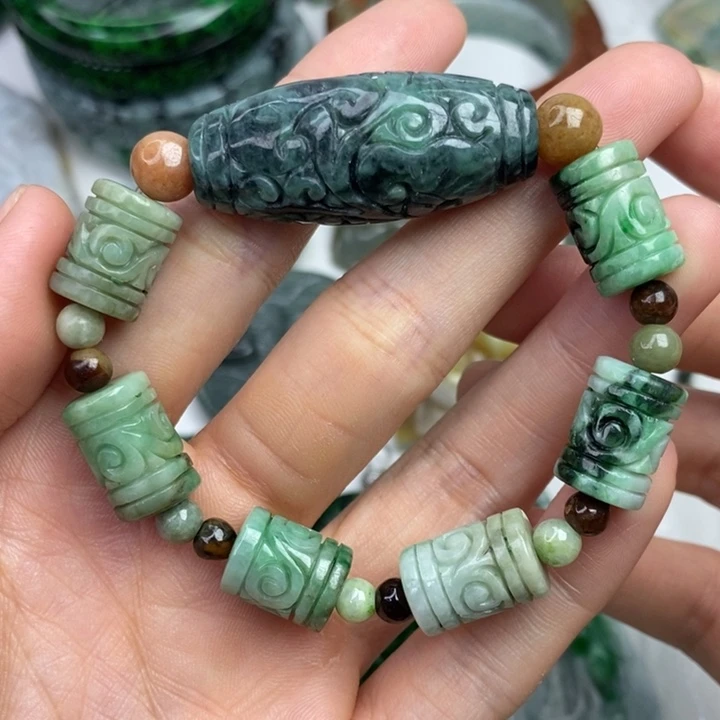 颈饰未镶嵌翡翠吊坠