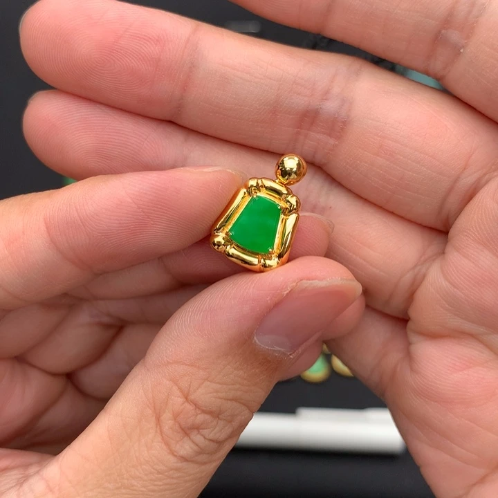 翡翠18K金镶嵌吊坠(不含链)