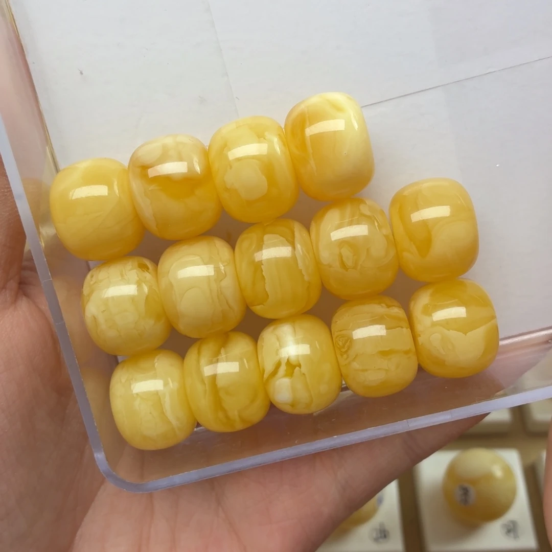 在***方裸石蜜蜡未镶嵌蜜蜡