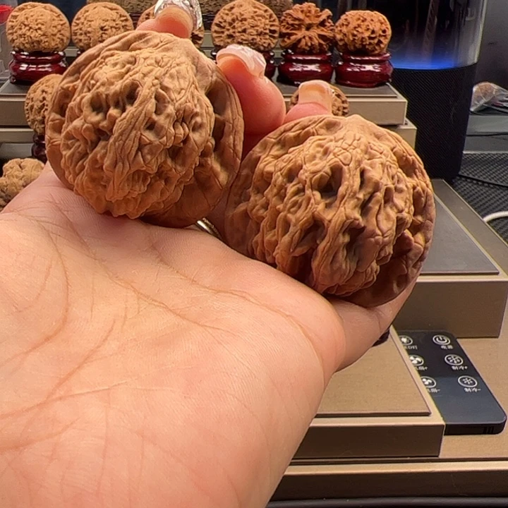 文玩核桃把件43 虎头 h-010