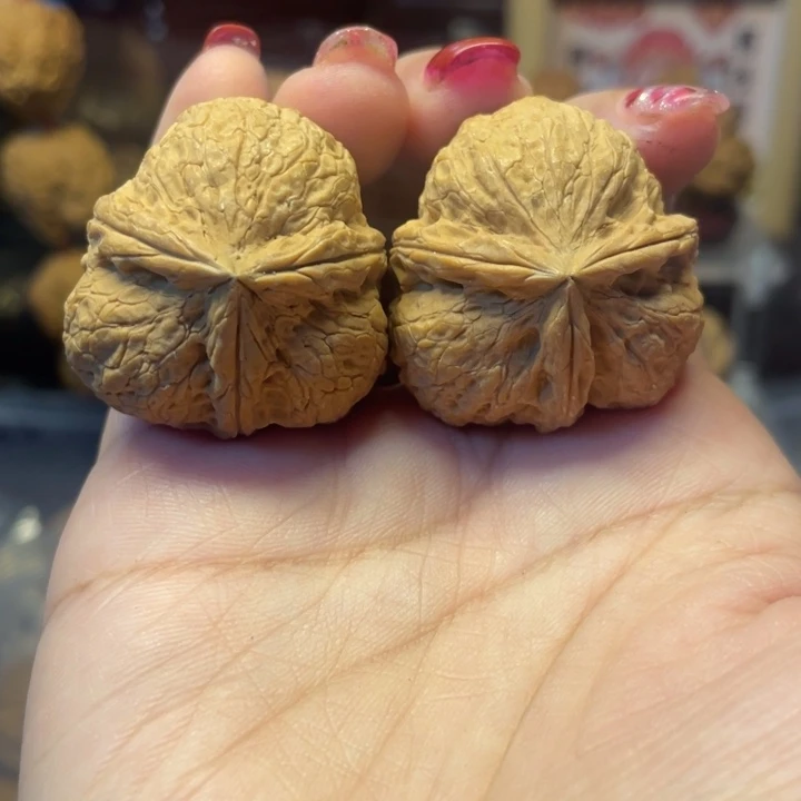 文玩核桃吊坠83石釜三棱