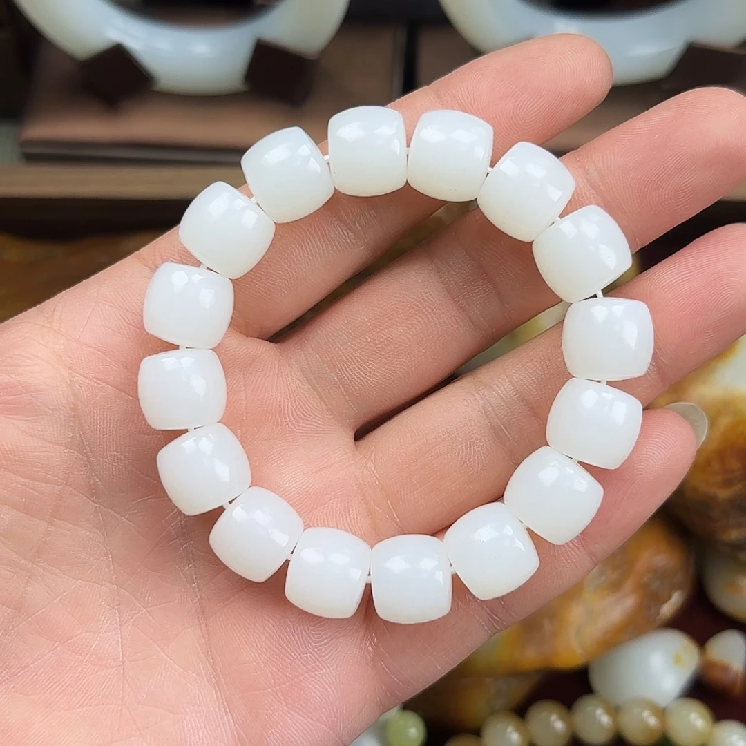 和田玉未镶嵌颈饰俄料