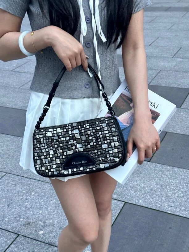 95新 DIOR/迪奥 钉珠拼马毛半月单肩包/CC