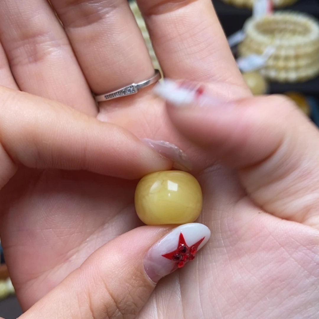 吱***周蜜蜡未镶嵌珠宝奇石