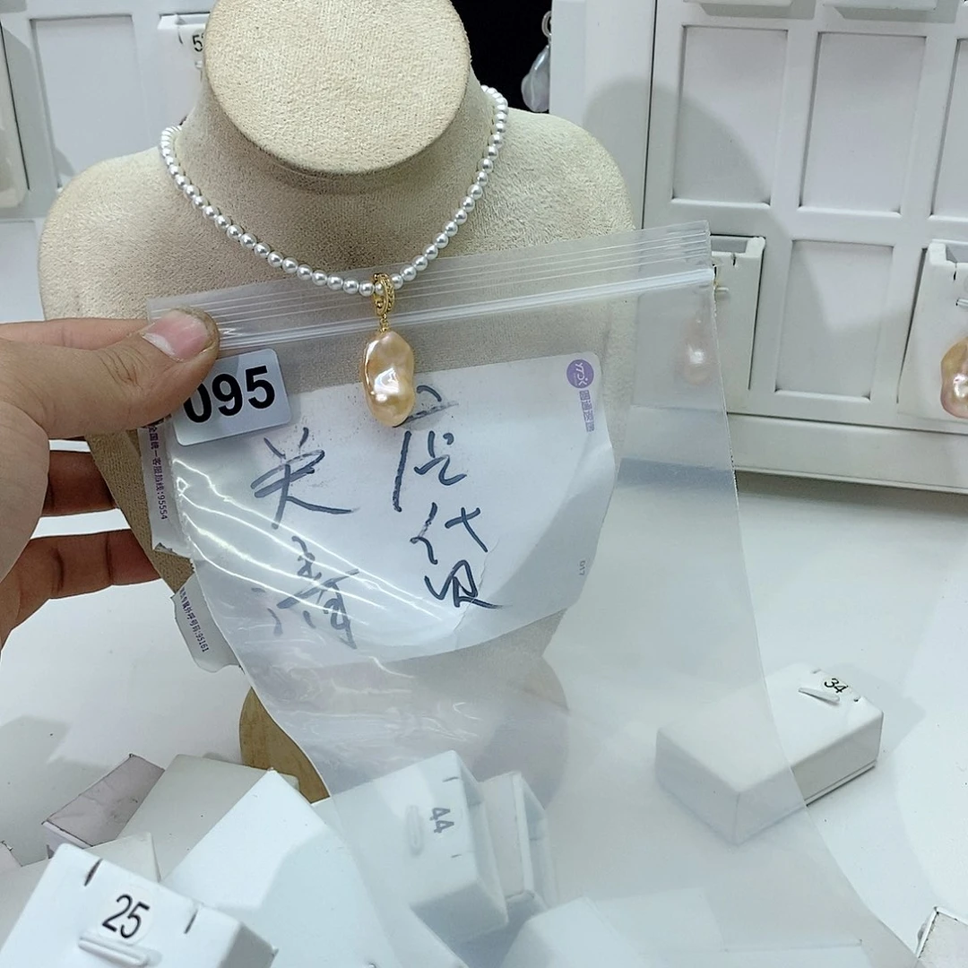 淡水珍珠颈饰合金