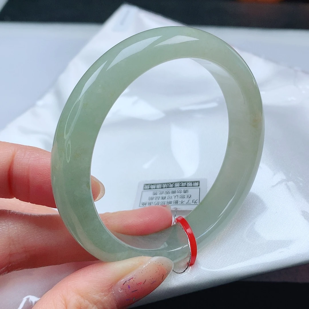 翡翠手镯未镶嵌55圈