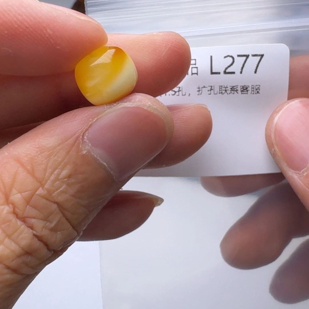 琥珀未镶嵌裸石琥珀