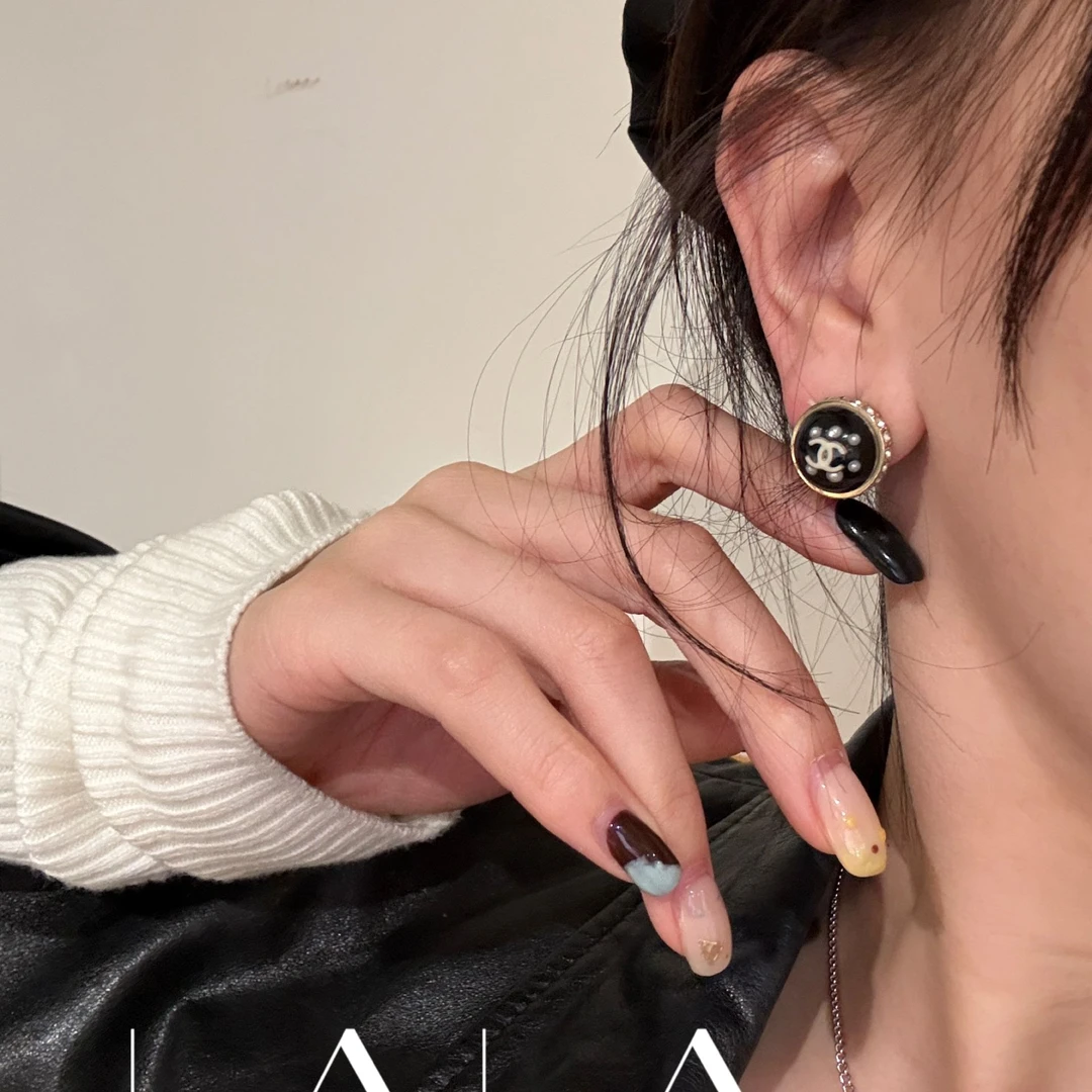 95新 Chanel/香奈儿 Chanel黑金通透双C带钻耳钉｜1855