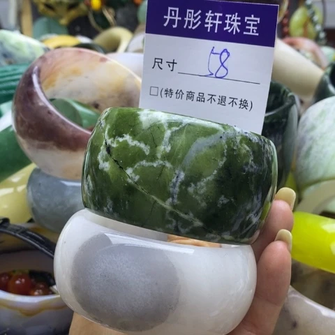 蛇纹石玉未镶嵌手镯红**弦