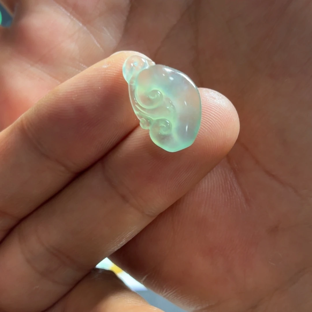 定制翡翠未镶嵌如意