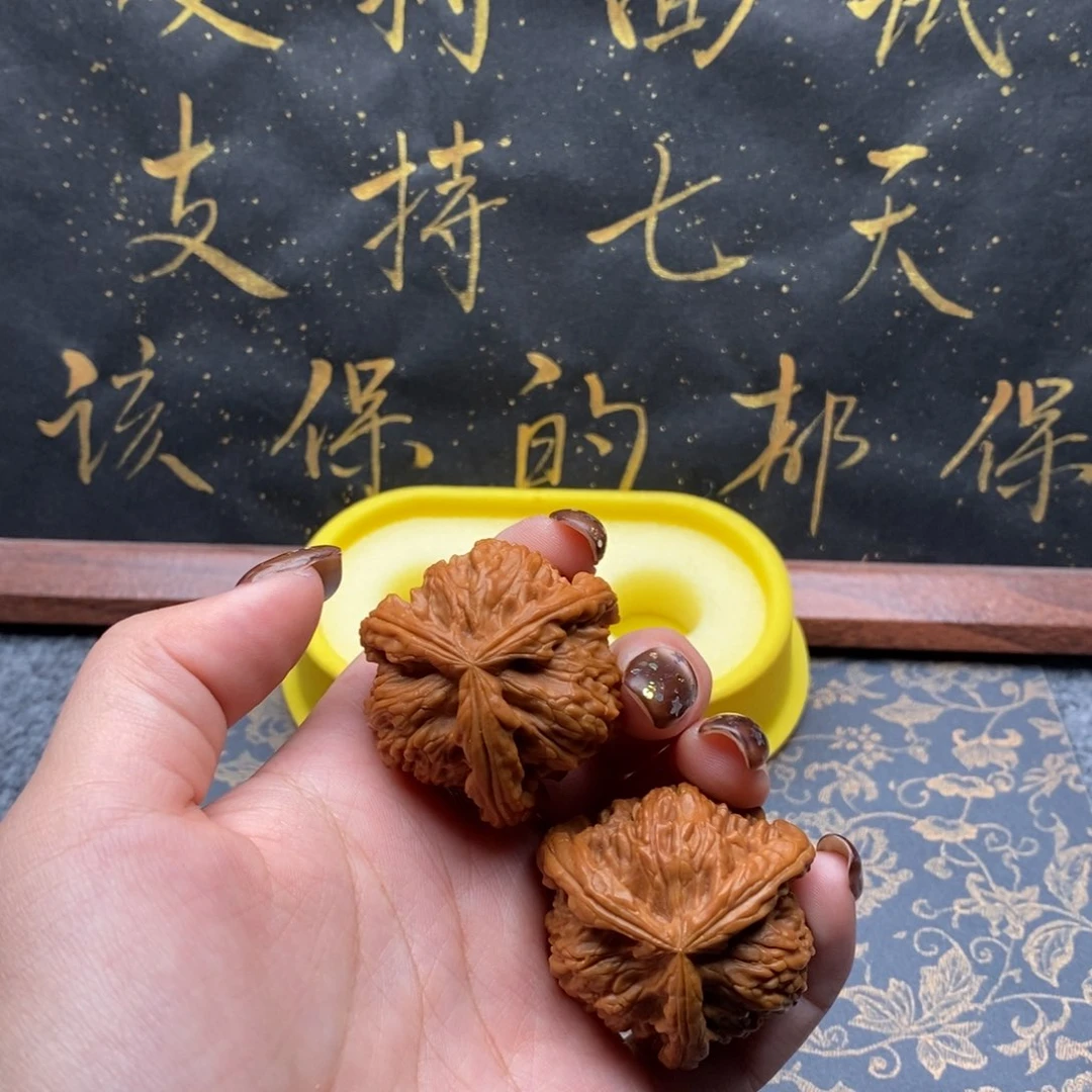 吊坠文玩核桃S****。白狮子