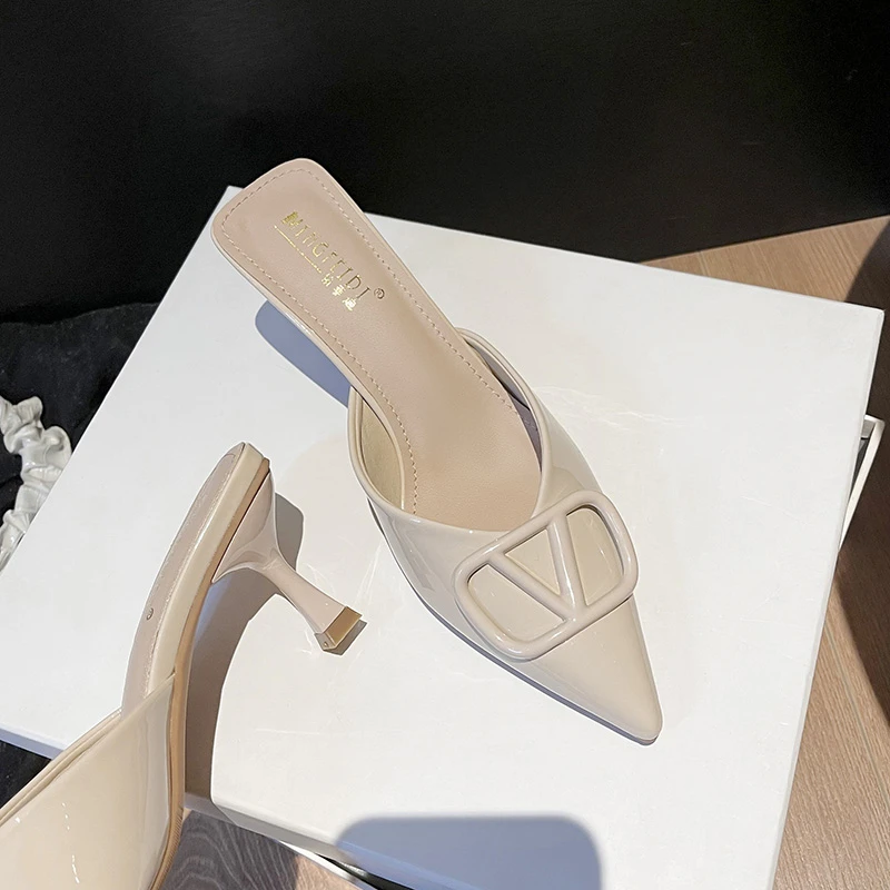 浅口细跟漆皮包头搭扣高跟拖鞋包头一脚登夏季百搭韩版后空高跟鞋