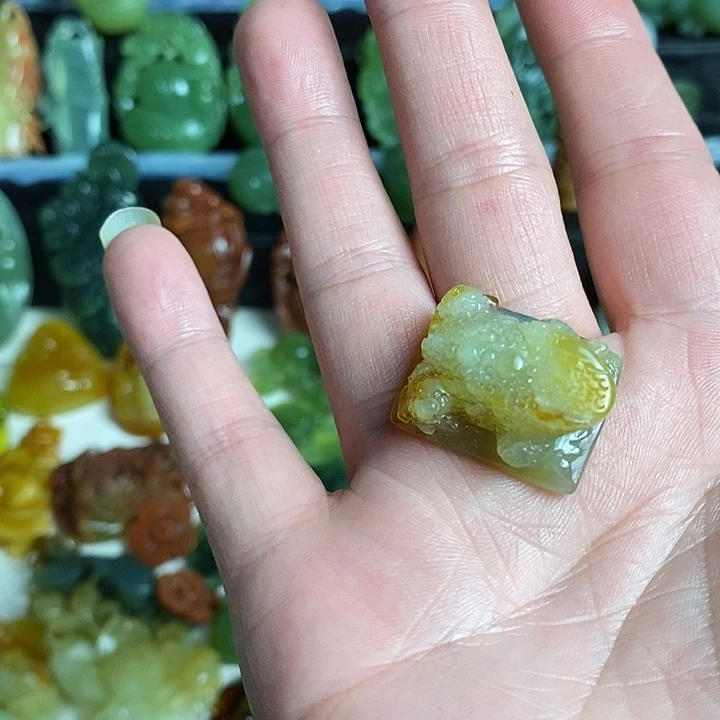 未镶嵌蛇纹石玉颈饰