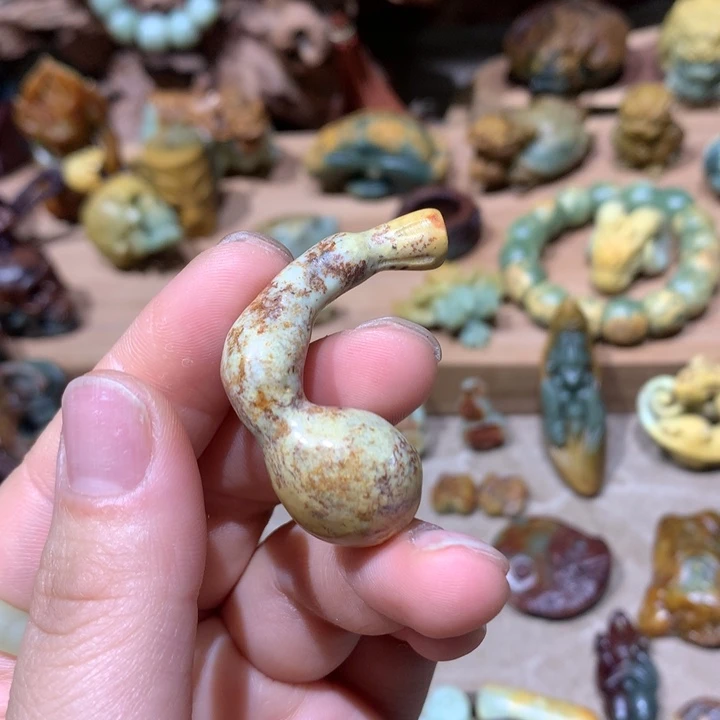 未镶嵌岫岩老玉（透闪石质玉）把件