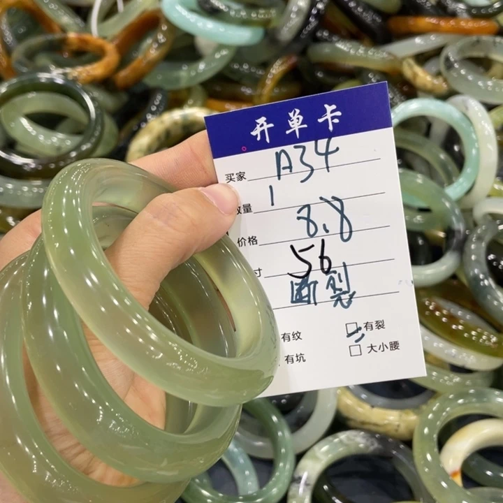 蛇纹石玉未镶嵌手镯多样性