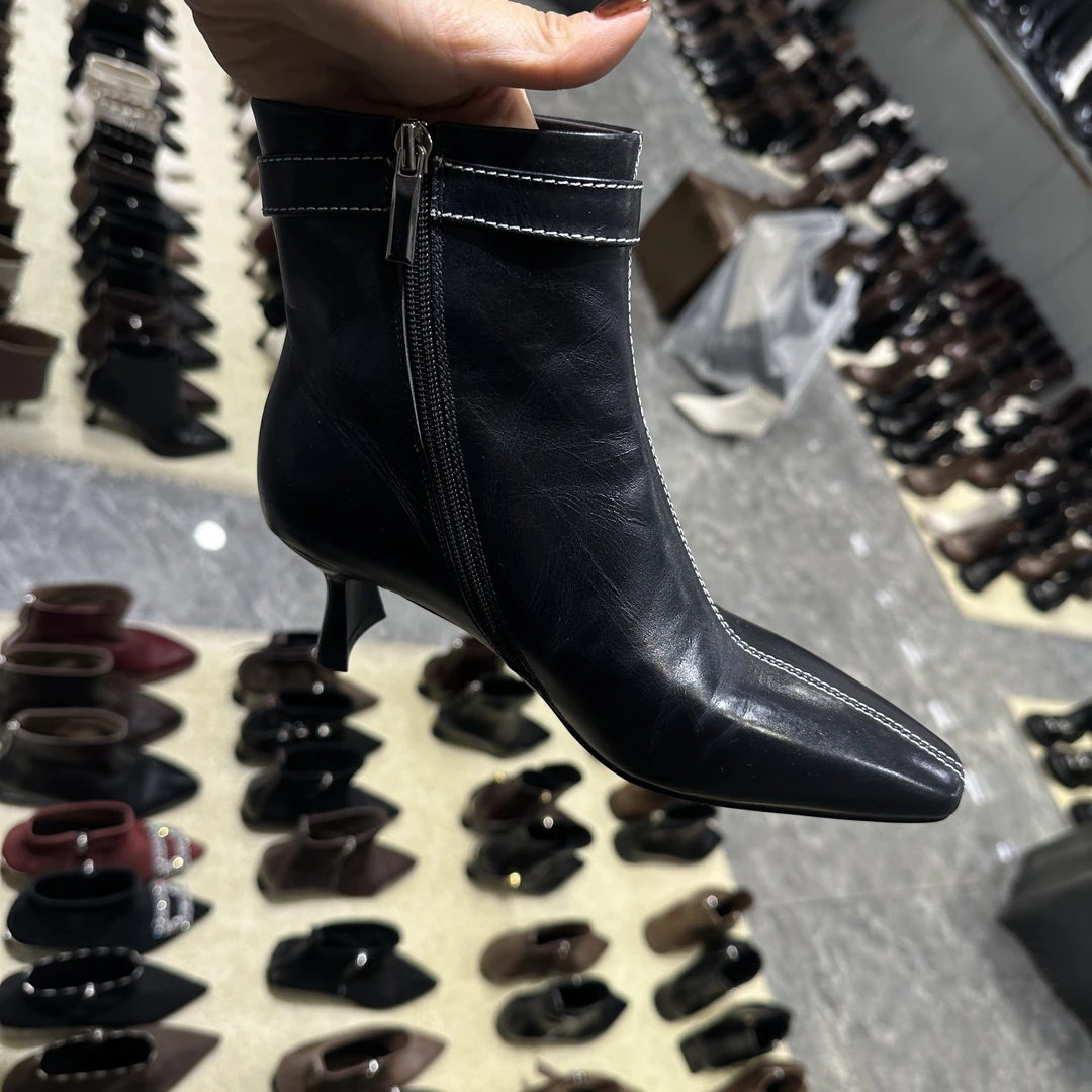 时装靴短靴粗跟黑色高跟女士短靴单靴尖头