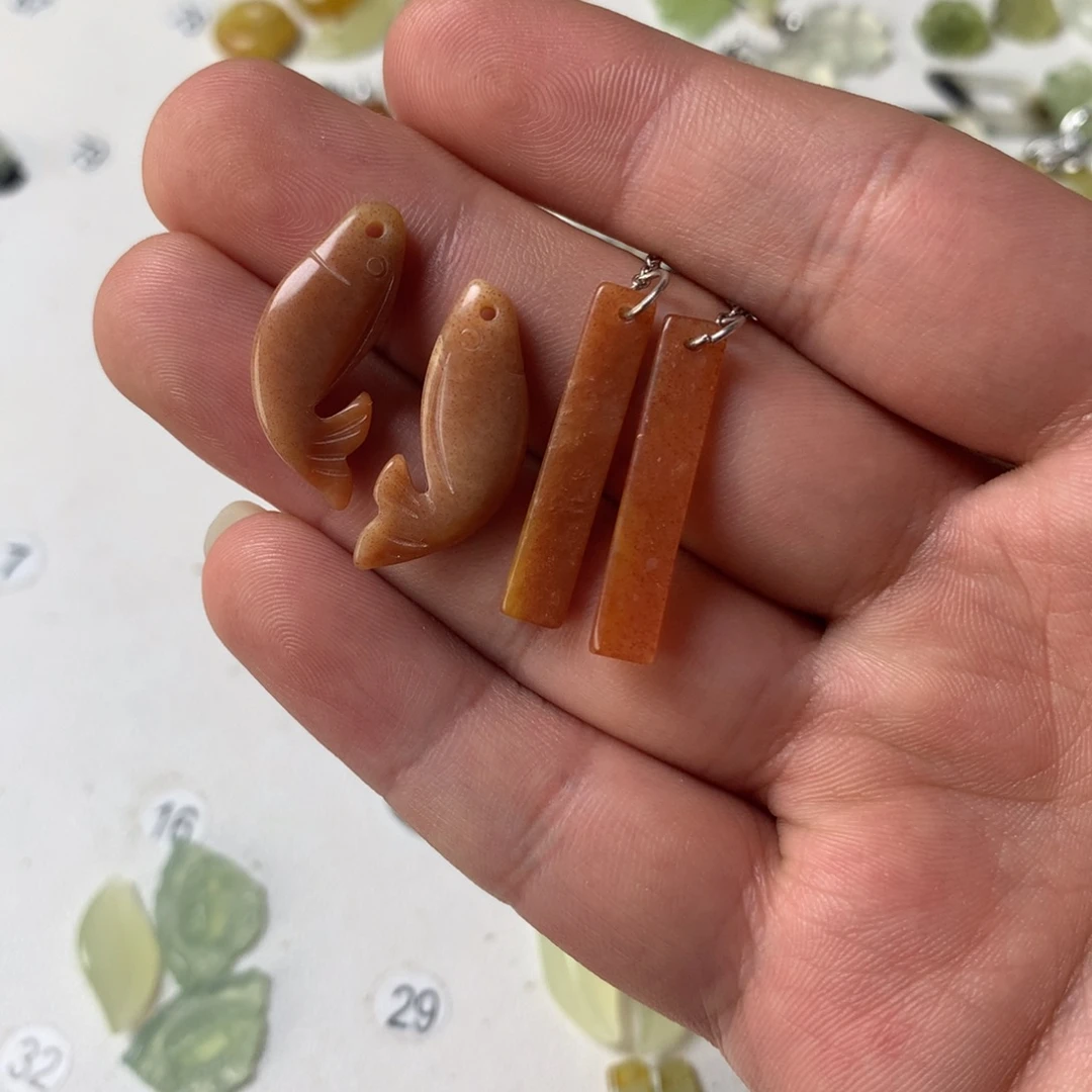 D***L蛇纹石玉未镶嵌耳坠
