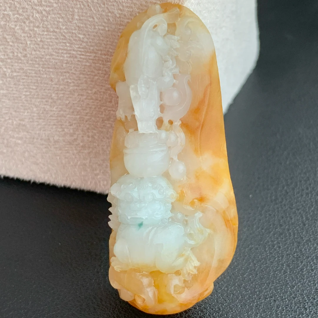 【自然光实拍】清澈 天然翡翠A货黄翡貔貅狮子吊坠 定制毛货未抛光