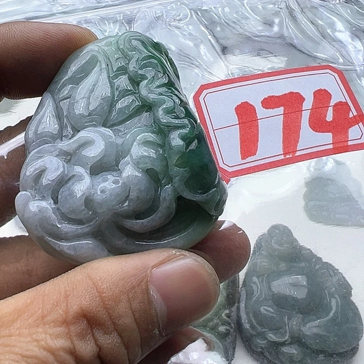 翡翠颈饰未镶嵌霄*