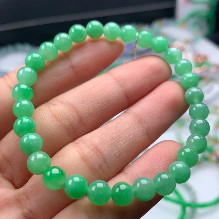 翡翠手镯未镶嵌卡