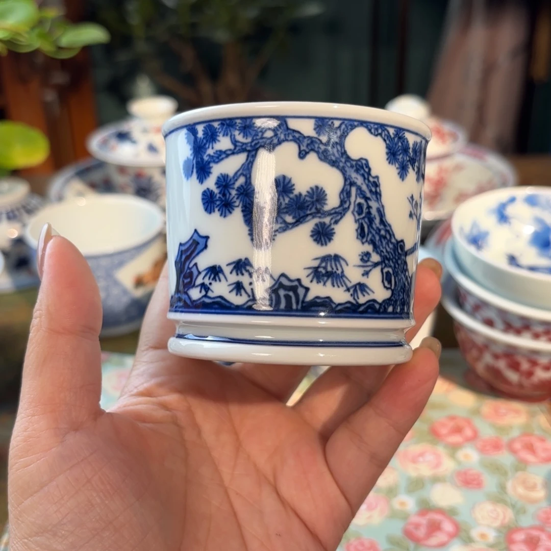 青花手绘松竹梅容天杯