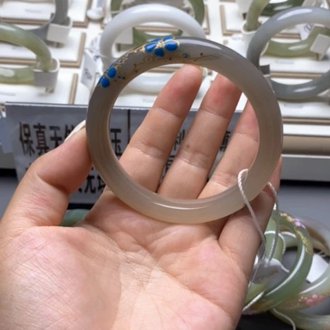 安***妮和田玉手镯未镶嵌