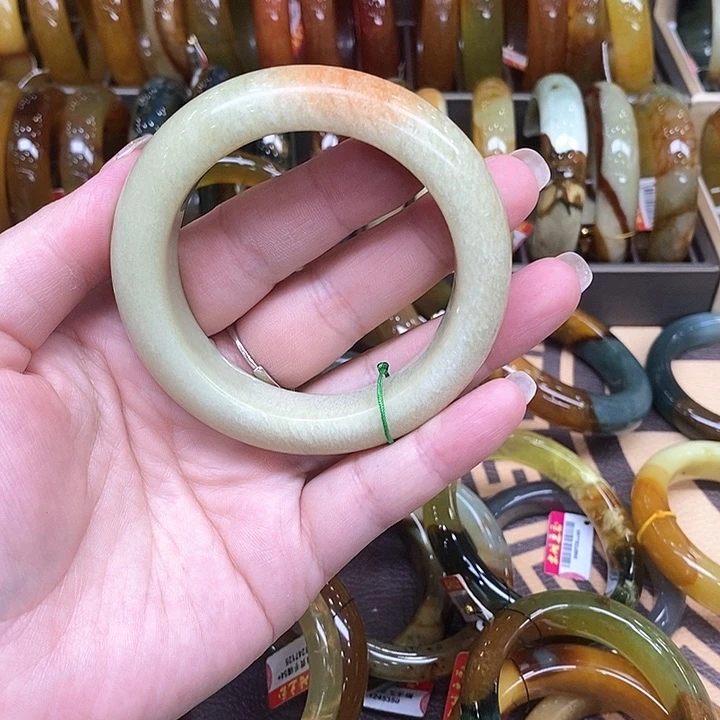 未镶嵌透闪石-蛇纹石玉手镯